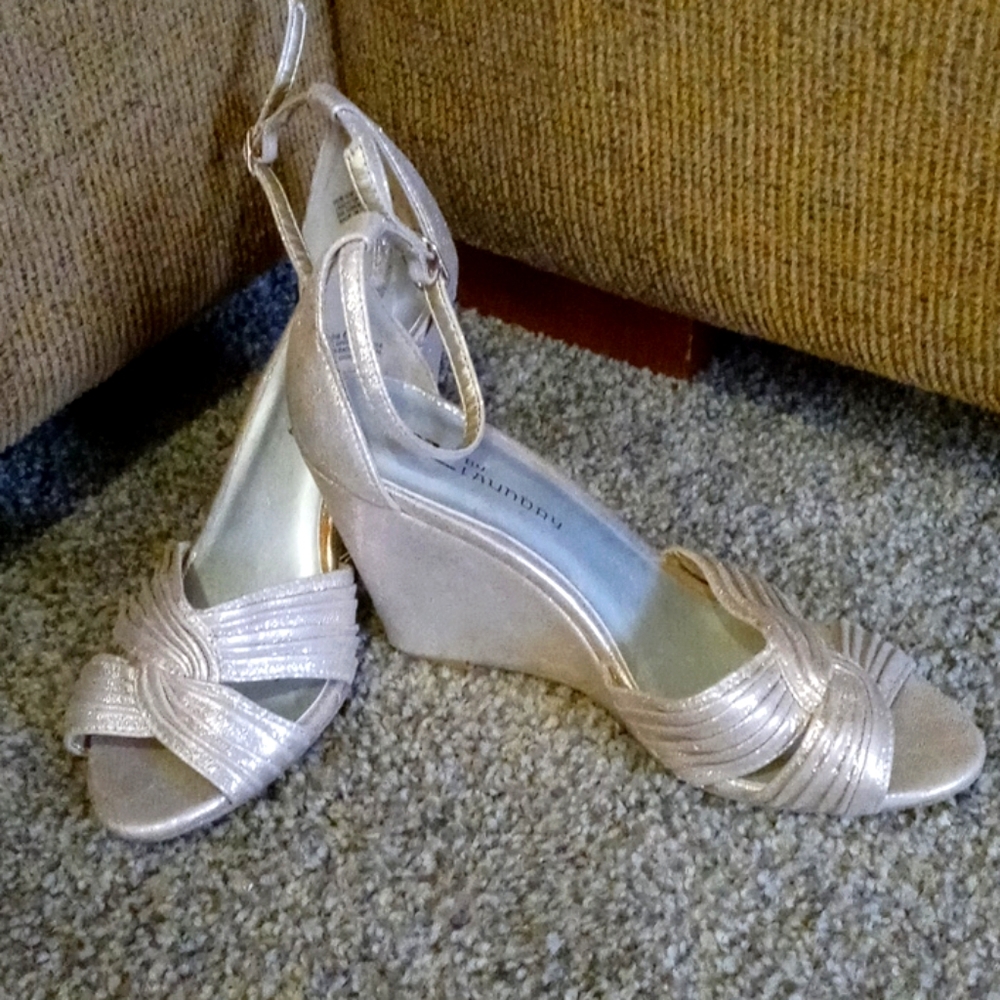 Wedge gold/silver CL by Laundry